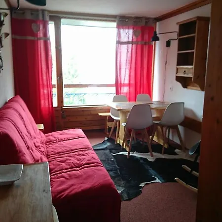 Les Lauzieres: Alpine Retreat With Scenic Views Apartment